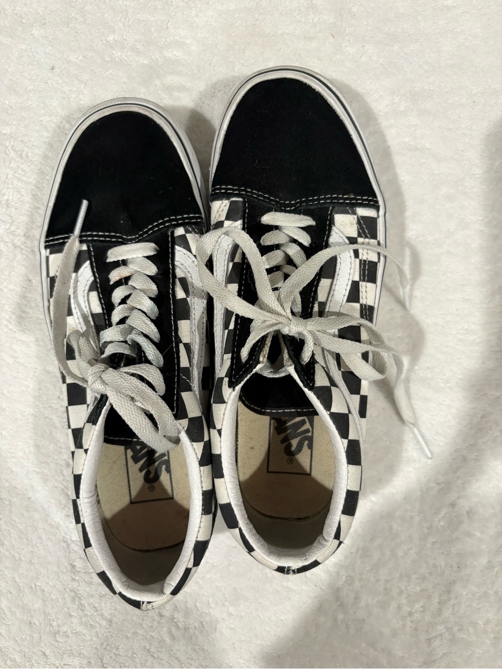 Vans women’s Low-Top Checkerboard Sneakers - Black & White